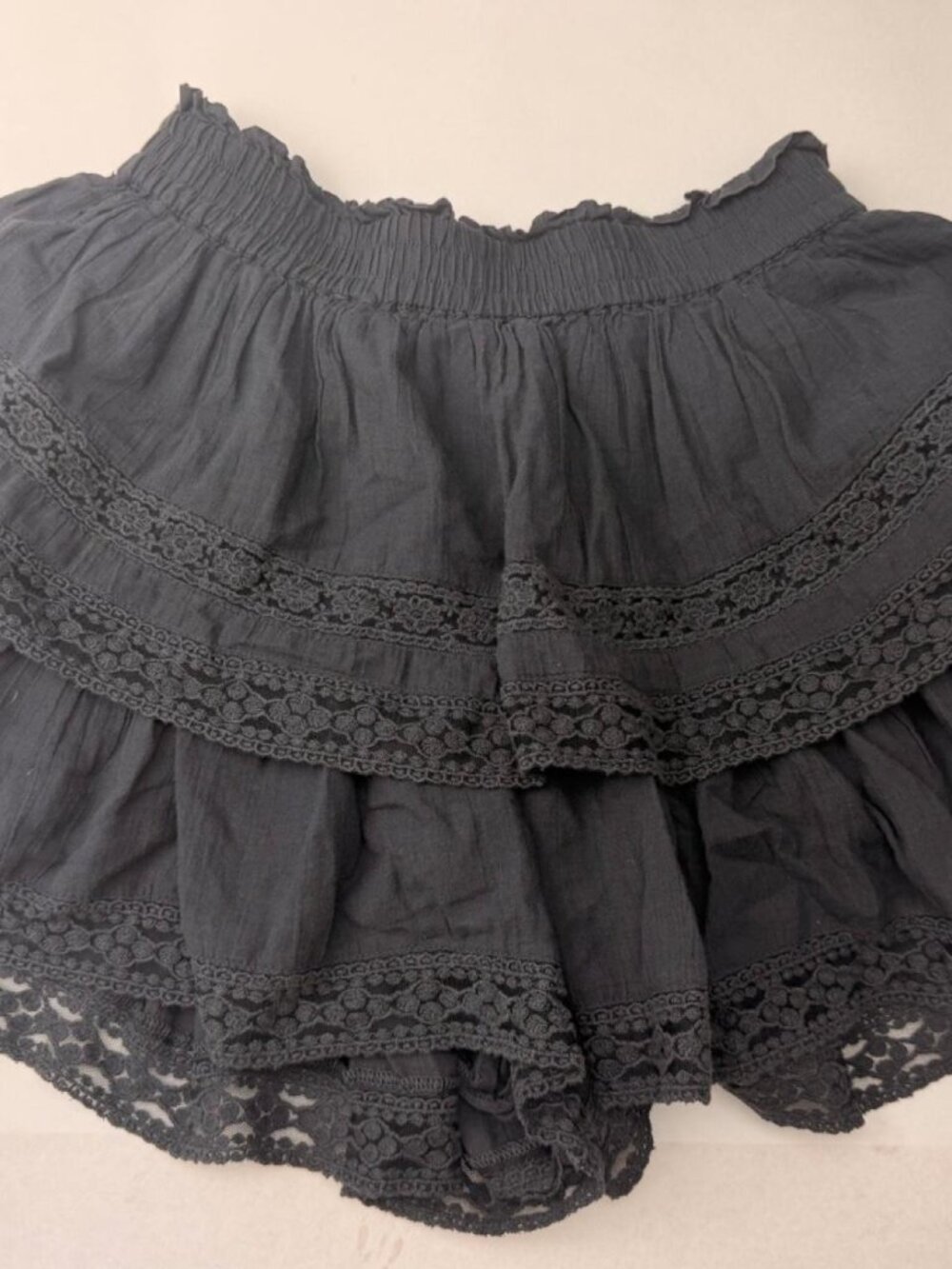 american eagle layered ruffle mini skirt, gray, lace trim (S)
